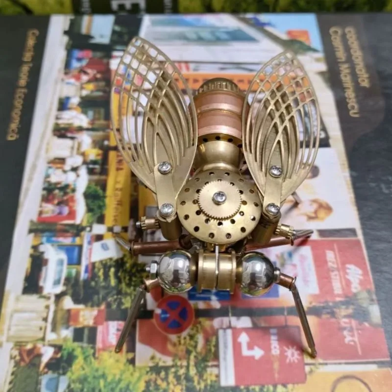 Vue 6 — Mouche Steampunk en Métal