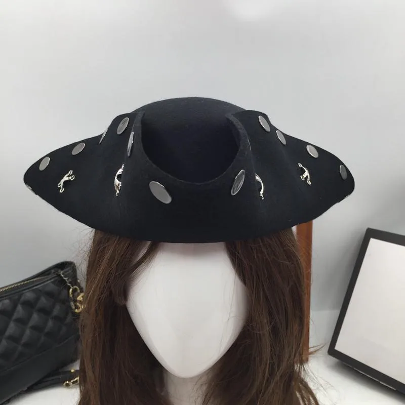 Vue 4 — Chapeau Steampunk Pirate