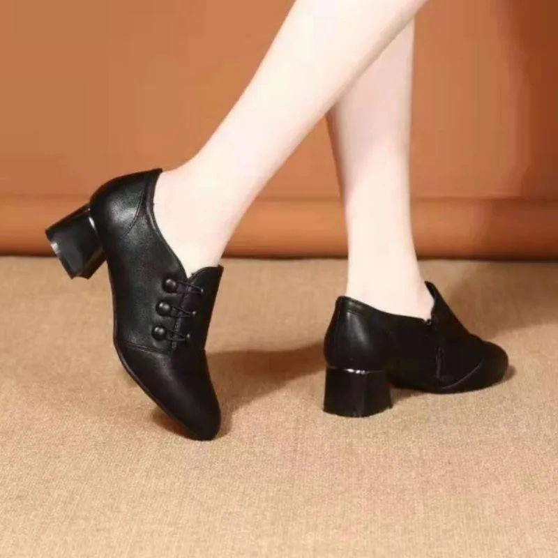 Vue 3 — Chaussures Victoriennes pour Femme